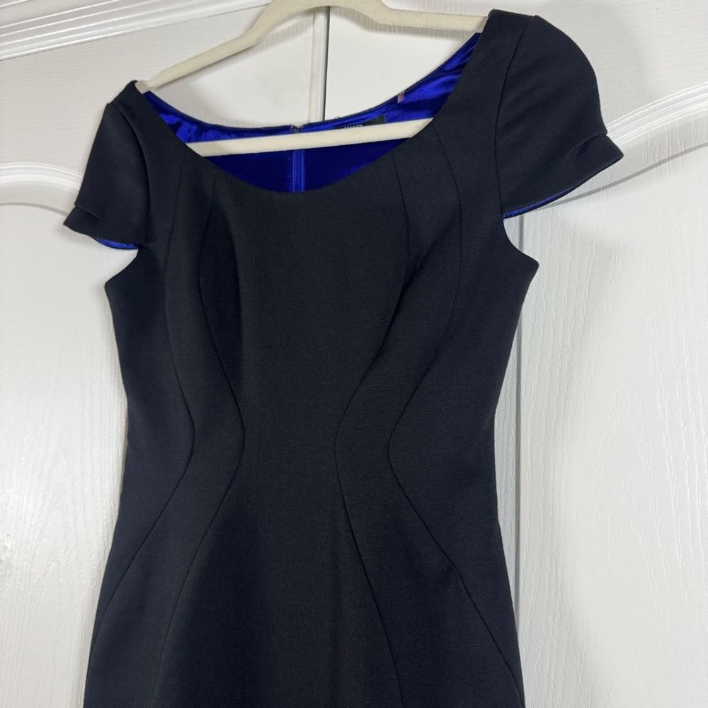 Tahari Talisa Black Sheath Dress Sculpted Seamed Career Cocktail Size 2